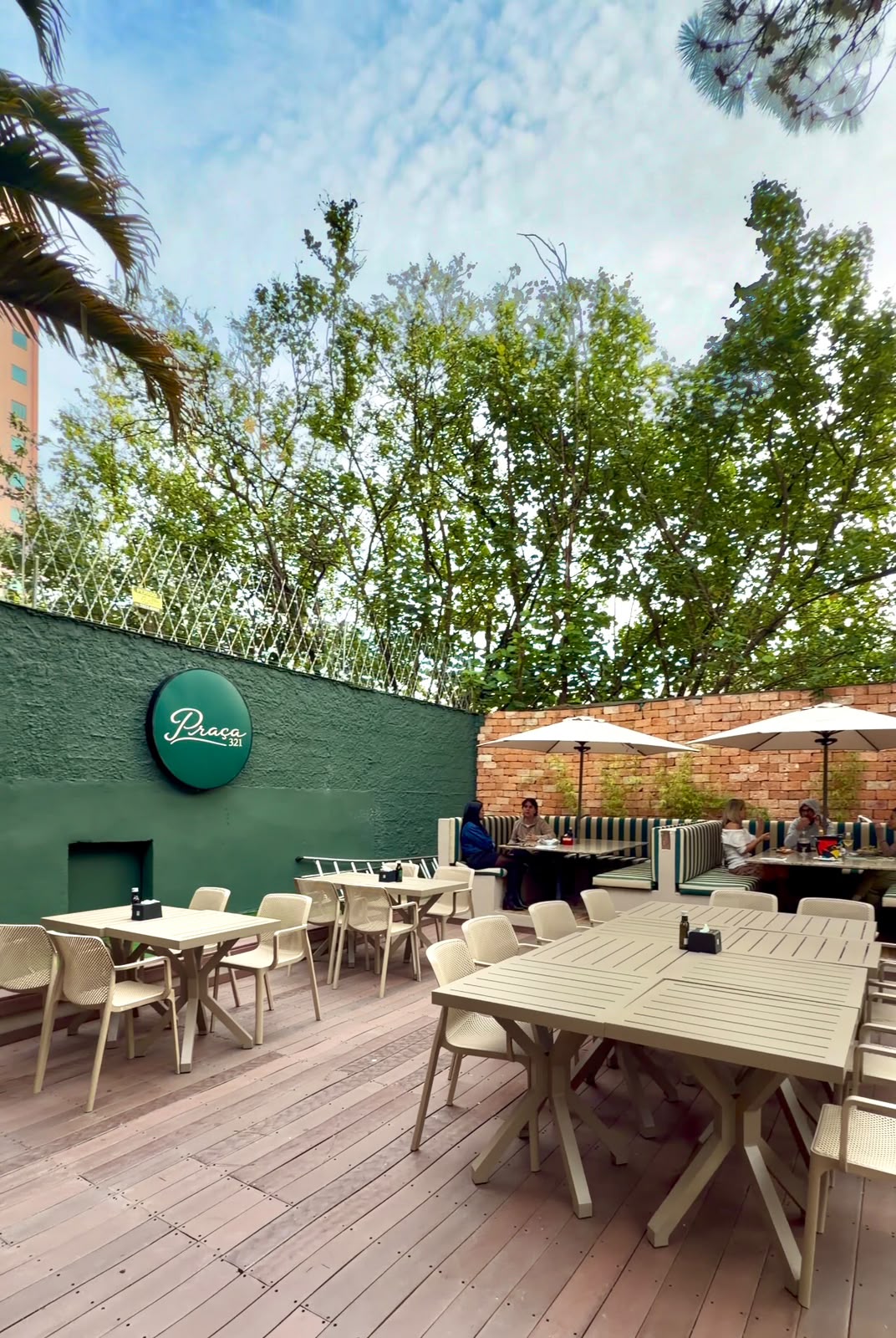 Praça 321: restaurante com sabor mediterrâneo em Alphaville