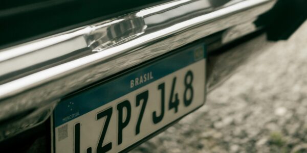 Saiba como pedir 2ª via da placa do carro no padrão Mercosul