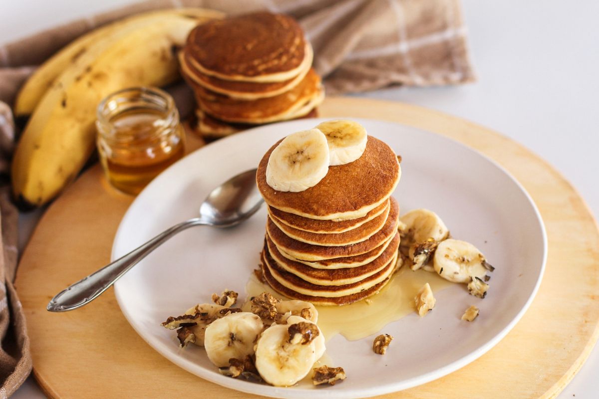 Do café da manhã ao lanche: aprenda a fazer panqueca de aveia e banana